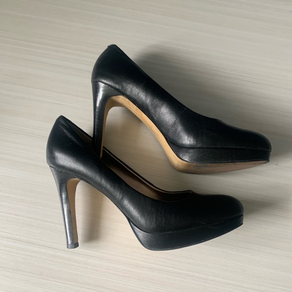 🌺 BANANA REPUBLIC LEATHER PUMPS - Picture 2 of 9